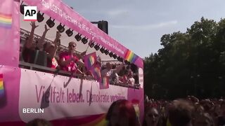 1 dead after driver slams into a crowd at Berlin Pride festival