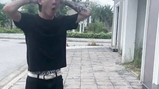 Niat nolongin barang yang dicuri.