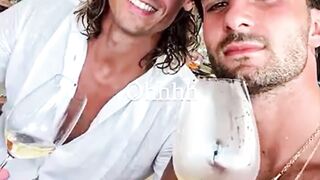 Ini bromance atau udah melebihi batas nih? 😭😂