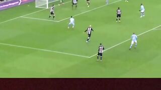 Kevin De Bruyne dikenal sebagai salah satu gelandang