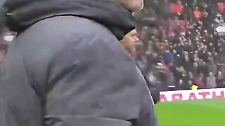 Pemain Bola Vs Kamera