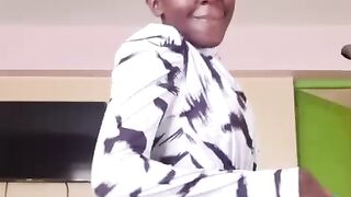 African queen dancing