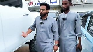 Gaari Itni Neechay Kyun Hui Hui Hai_.