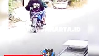 🚨 Judul: Miris! Pedagang Tertidur, Tas Berisi Ponsel Raib Digondol Maling