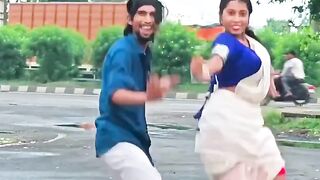 Mere Kangna Jhanjhar Chudi Khan Khan Karti Hai