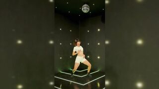 Indian Girl Noorin Sha Dance 25
