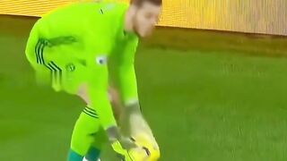 ketika kiper sedang gabut 😮‍💨 !