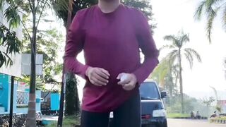 Kalau jogging sambil denger lagu ini pasti semangat.