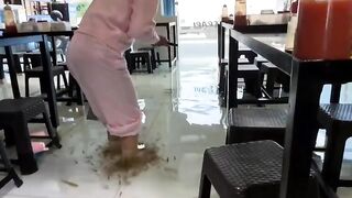 Uji Nyali Jalur Kegelian! Makan di Resto Bogor Ini Bikin Kaki Geli-Geli Sedap 🐟🦶