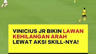 Di panggung sebesar