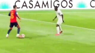 Rodri dan Pedri kesal setelah tidak menerima umpan balik