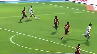 momen Mitchell Baker menggunakan selebrasi duduk Halland🥶