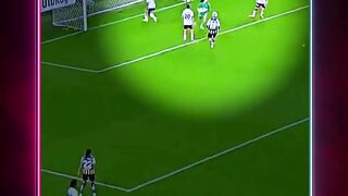 Dia Berhasil Mencuri Bola, Lalu Mencetak Gol 🥵 3