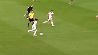 ⚡ Keahlian Tingkat Dewa! Aksi dribble memukau dari Michael Olise yang sukses melewati setiap lawan dengan begitu mudah
