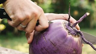 Peeling coconut