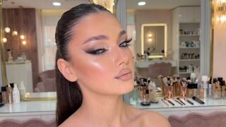 We all need stylistmorena to do this amaing eyeliner look on us dont we