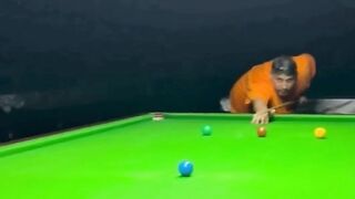 Play snooker with friends