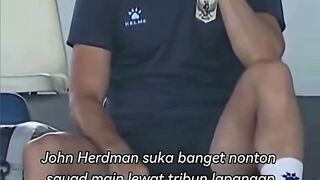 Kenapa Pelatih Sepak Bola Pilih Nonton dari Tribun? (Kasus John Herdman & Luis Enrique)