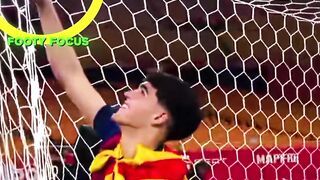 Mengapa pemain Spanyol mengambil potongan jaring gawang 🤯🏆