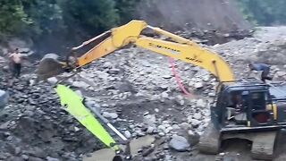 Waduh.. lengan excavator tercabut 😰 #excavator #alatberat #operator