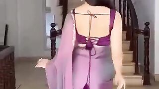 Lakh Chupaye Baithi Thi Main