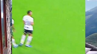 Alasan Kiper Ini Dengan Sengaja Membiarkan Bola Masuk ke Gawangnya 🥶⚽️