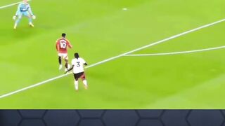 MU melepasnya. Chelsea belum bisa memaksimalkannya