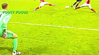 KIPER yang memenangkan Sarung Tangan Emas dengan HANYA Kebobolan 1 GOL di Piala Dunia 🧤