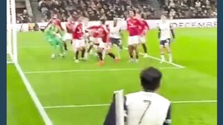 Alasan susahnya cetak gol langsung dari corner 2