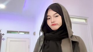 Big hijabi