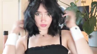 Every girl with a bob rn: