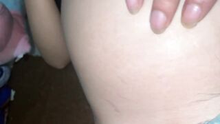 Touring Mom’s Stretch Marks with the Little One 😂🔍