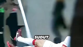 Akibat para pemain sepak bola terus-menerus merusaknya?