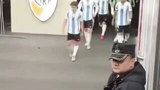 dia bukan sekedar kapten Argentina