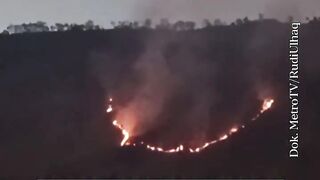 Darurat Karhutla Bromo! Titik Api Meluas ke Bukit Teletubbies, Jalur Masuk via Malang & Lumajang Ditutup Sementara 🌋🔥