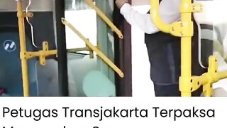 Bikin Geger Netizen! Diduga Perkara Bau Badan, Penumpang Lansia Diminta Turun dari Bus TransJakarta di Kampung Melayu