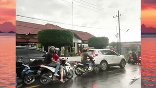 kek ada yg salah tempat gitu