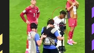 Momen Penuh Hormat Bintang Muda Spanyol
