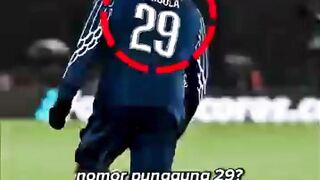 Kalian tahu gak kenapa Bradley Barcola tetep setia pakai nomor punggung 29 di PSG?