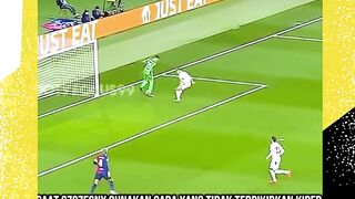 Szczesny emang beda dari kiper lainnya