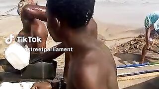 Galamsay at the beach