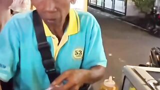 Si bapak sok ingreesss..🤣🤣