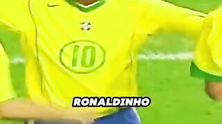 Inilah kecerdikan seorang Ronaldinho, membuat Roberto carlos tercengang.
