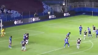 Skill umpan yang sangat apa dari Garnacho?