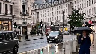 London 🇬🇧🌧️❤️‍🩹