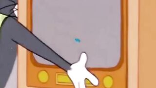 Jerry's Mouse Hole Escape | Tom & Jerry Classic Cartoon