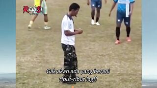 Pergantian pemain ❌ Pergantian wasit ✅