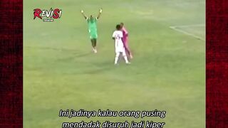 Begini jadinya kalau orang pusing mendadak disuruh jadi kiper! 😳