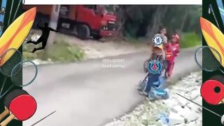 Kasihan banget mana masih muda... 😂