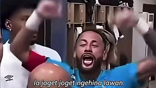 Ketika Neymar Balas Ejekan Fans Lawan di Ruang Ganti! 🔥